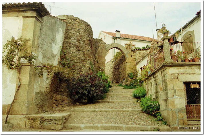 Monumentos historicos  Castelo-vila-flor-braganca-wwwmonumentospt