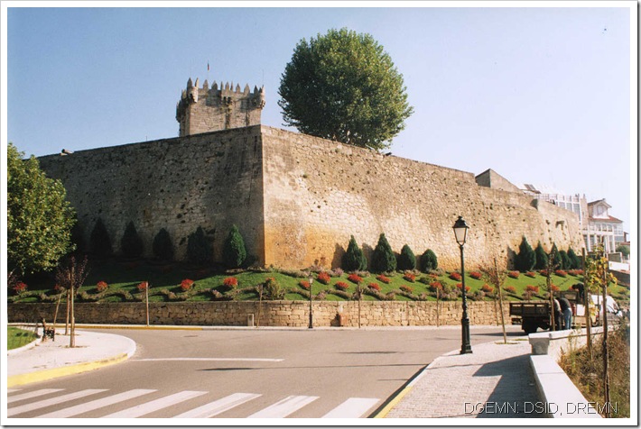 Castelo de Chaves - www.monumentos.pt - 2