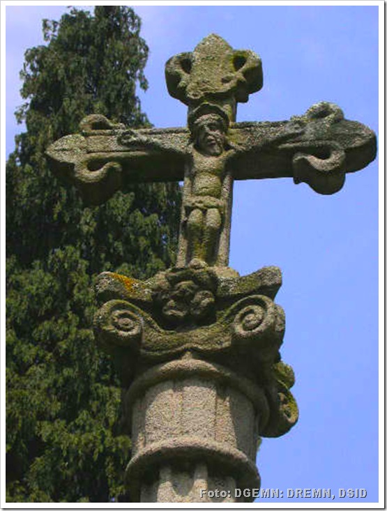Cruzeiro Fronteiro ao Adro da Igreja de S Francisco - Guimarães - monumentos.pt - 2